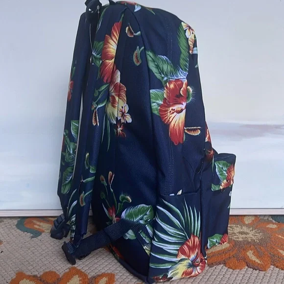 VANS OLD SKOOL III BACKPACK
VN0A3IGRYKU
NWT - Picture 8 of 16